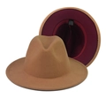 Dettaglio del cappello fedora con esterno kaki e interno bordeaux in contrasto - Bambini 54-55cm / Cachi/Bordeaux
