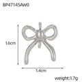 Macro d'un pendentif nœud argenté avec dimensions 1,6x1,4cm et poids de 1,7g pour bijoux - Pendentif Arc Argenté (BP47145AW0)