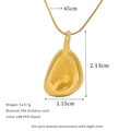 Macro-detail van 18K vergulde roestvrijstalen hanger met afmetingen en gewichtsopgave - Onregelmatig Gesmolten Metaal (PJ17)