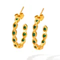 Pendientes de aro en C dorados con circonitas incrustadas en verde esmeralda - Dorado Verde (KDE936)