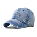 Gorra de béisbol de mezclilla azul claro con bordado de California y diseño desgastado - Ajustable / Denim Claro Letras Grises