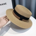 Dettaglio di un classico cappello in paglia naturale con nastro in gros-grain bicolore - M (56-58cm) / Cachi