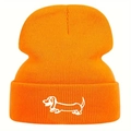Bonnet en maille orange vif avec broderie minimaliste de teckel blanc sur le revers - Taille unique / Rouge Orangé