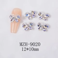 Primer plano de dijes de mariposa aurora de 12x10mm para uñas con cristal irisado - Luz de luna blanca (Base de plata)