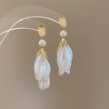 Boucles d'oreilles dorées avec perles et glands de pétales blancs translucides - Pétale de perle blanche dorée (68#)