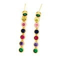 Detalle de pendientes largos dorados con borlas y siete piedras preciosas de colores - Ovalado Multicolor (d3)