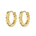 Aros de moda chapados en oro con múltiples circonitas brillantes sobre un fondo blanco - Aro Dorado con Circonita Entrecruzada (E407-2)