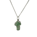 Dettaglio del ciondolo a fungo in cristallo verde con avvolgimento in filo d'argento - Avventurina Verde