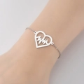 Dettaglio del braccialetto a forma di cuore con battito cardiaco al polso in argento - Color Acciaio