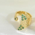 Vintage gehamerde gouden verstelbare ring met smaragdgroene edelstenen accenten - Groene Zirkoon Vissenstaart Stijl