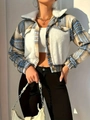 Giacca corta in pile da donna con cuciture a contrasto e motivi a quadri blu e beige - S / Patchwork a quadri blu beige