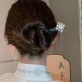 Bacchetta per capelli retrò cinese con fiori bianchi e perle su perno nero - 12# Bastoncino per Capelli - Floreale Bianco