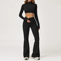 Ensemble de yoga noir pour femme avec crop top à manches longues et pantalon évasé - S / Haut Et Bas / Manches Longues + Pantalon Évasé / Noir Premium