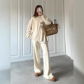 Ensemble en maille blanc cassé avec pull à col rond et pantalon large décontracté - S / Abricot