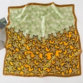 Foulard quadrato in seta con stampa floreale verde e foglie d'acero gialle su bianco - 70*70cm / Foglia di Acero Giallo Verde
