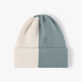 Gorro de punto con diseño bicolor en blanco crema y azul pizarra suave para mujer - Beige y Verde