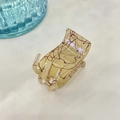 Detail shot of a matte rectangular hair claw clip with brown abstract pattern texture - High Ponytail Approx 3*5cm / Glossy Yellow