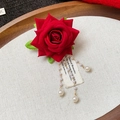 Pince à cheveux rose velours rouge avec chaînes dorées et perles élégantes - 38# Accessoire Cheveux Rose à Gland-Rouge-Perle