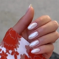 Uñas postizas blanco perla láser cromo con acabado metálico y reflejos suaves y lisos - Estilo Cromo Blanco Perla (JP2703)