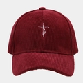 Détail de la broderie blanche faith et croix sur casquette en velours côtelé bordeaux - Bordeaux