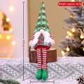 Gnomo di Natale in peluche con gambe lunghe e cappello verde lavorato a maglia - Gnomo a Gamba Lunga-C (Cappello a Righe Rosso e Verde)