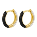 Detail von zweifarbigen Creolen mit schwarz-weißem Emaille und Gold-Metall-Finish - 1 Paar / Gold Schwarz Weiß