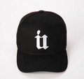 Cappellino da baseball nero classico con ricamo della lettera U gotica bianca - Adulto / Nero