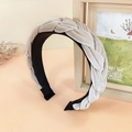 Geflochtenes Samt-Stirnband in Creme-Beige mit modischem Zopfmuster-Design für Damen - Beige