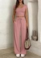 Détail d'un ensemble deux pièces en maille côtelée rose avec haut court et pantalon large - S / Haut Et Bas / Rose