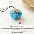 Ciondolo cachi in tessuto blu con pendente Fu, nappa beige e dettagli di 5,5x4,5cm - Blu