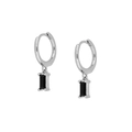 Dettaglio di orecchini in argento S925 con pendenti in zircone nero taglio smeraldo - Argento con pietra nera