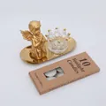 Goldene Engelsfigur mit Kronen-Glaskerzenhalter und ovalem Metalltablett-Set - Goldrand Kronenhalter + Betender Engel Junge (Gold) Set