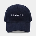 Vue détaillée du velours côtelé et de la broderie blanche sur la casquette marine - Réglable / Bleu marine