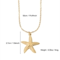 Dettaglio del ciondolo a stella marina in oro 18k con texture e dimensioni della catena 50cm - Stella marina