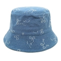 Sombrero de pescador en denim azul claro con motivos de lazos blancos bordados - M (56-58cm) / Azul Medio