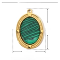 Vue détaillée du pendentif ovale en acier doré avec pierre naturelle verte et dimensions - Ovale Vert avec Rayures Noires (YE430)