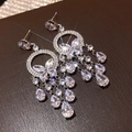 Vista dettagliata di orecchini vintage in argento con cristalli scintillanti e fiori - Clip per Orecchio (16#)