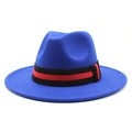 Dettaglio cappello fedora in lana blu reale con nastro a righe nere e rosse alla moda - M(56-58cm) / Blu