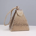 Pochette de soirée pyramide en or champagne avec strass scintillants et poignée métallique - Doré