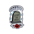 Stay In Bed grafsteen emaille broche met rode bloemen in vintage tattoo-stijl - Grafsteen Letter Bloem Stijl (CC197)