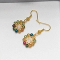 Dettaglio di orecchini fatti a mano in filo d'oro 14K con cristalli di tormalina - Stile a Gancio / Orecchini a goccia paio