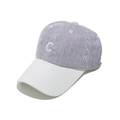 Vue détaillée d'une casquette de baseball à rayures bleues et blanches brodée d'un C. - M (56-58cm) / Blanc