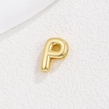 Makroaufnahme eines 18K vergoldeten Buchstaben-P-Anhängers mit glänzender Spiegeloberfläche - P-Stil (5772646001926) / Nur Anhänger / Gold