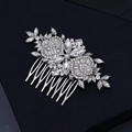 Pettine sposa in argento con perle bianche e cristalli brillanti su sfondo nero decorato - Argento