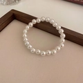 Short beaded wrist strap with white faux pearls and elastic cord for bags or phones - ABS Imitation Pearl / Elastic Cord Style