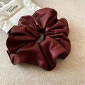 Coletero de cuero rojo oscuro, diseño plisado elegante, accesorio para el pelo suave. - Cuero Rojo
