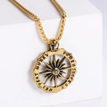Collar colgante brújula dios del sol hip hop dorado con grabado de éxito y poder - Dorado