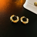 Orecchini a cerchio in oro 18K con finitura metallica martellata irregolare e lucida - Oro