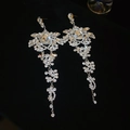 Elegantes pendientes plateados de borla con pedrería brillante y flecos de cristales - Poste de plata de ley 925 - Estilo de borla larga plateada