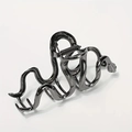 Gotische Haarspange in Schlangenform aus Metall in Gunmetal-Optik für Damen - Schwarz